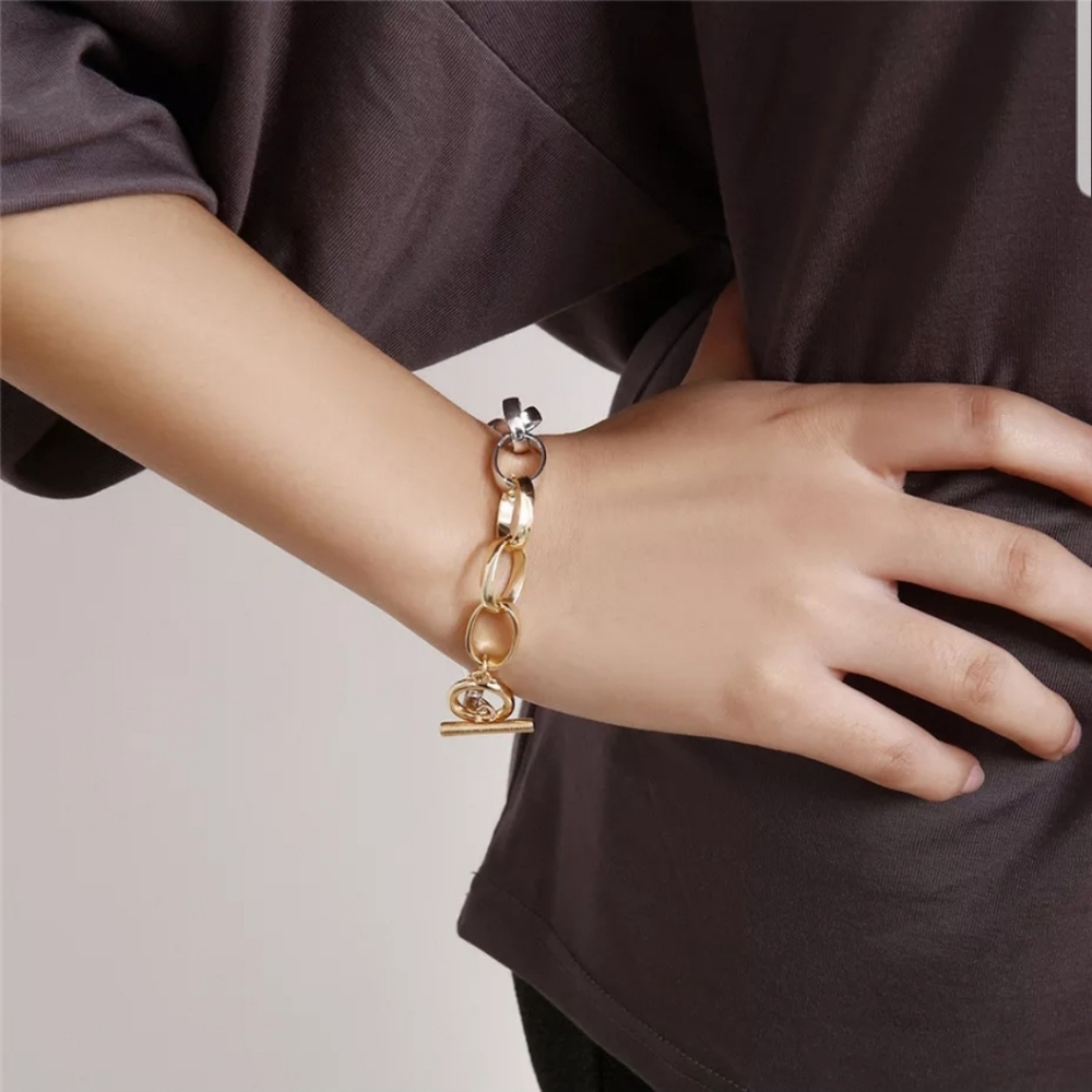 Chain bracelet for women/men on a very thin handle